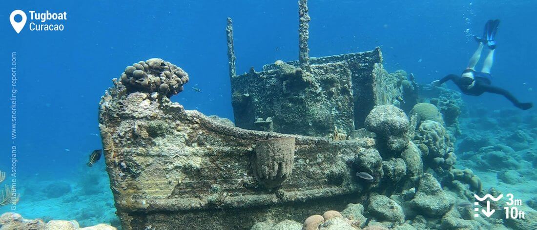 Snorkeling the Tugboat wreck, Curacao