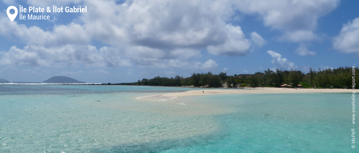 Le lagon vu depuis la plage de l'Îlot Gabriel.