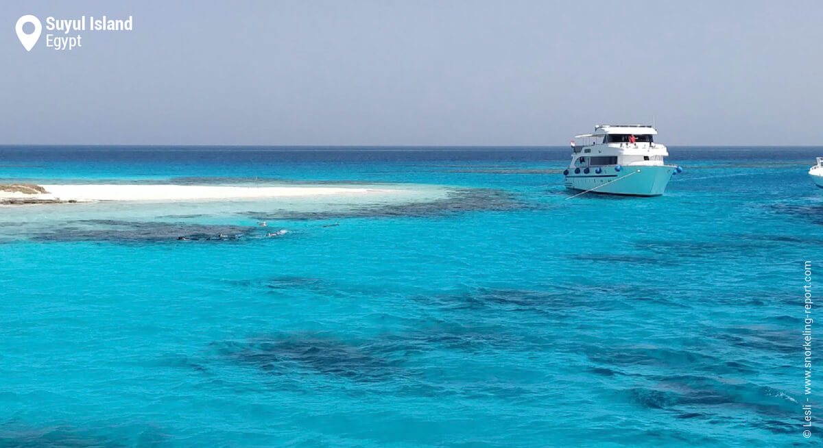 Tour boat at Suyul Island's reef