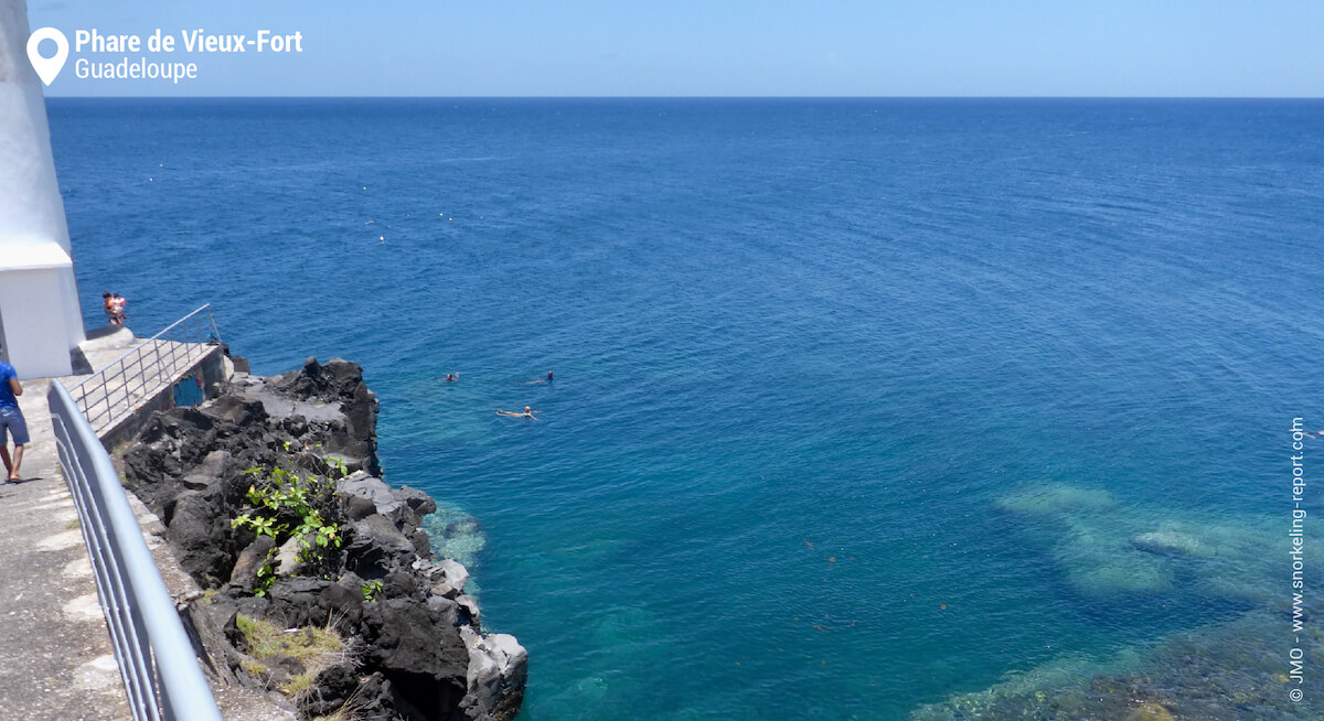 Snorkeleurs sur le spot du phare de Vieux-Fort