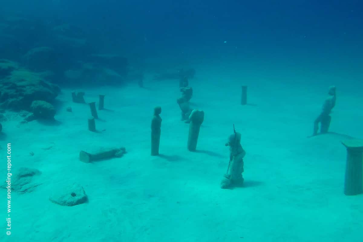 Underwater sculptures at Green Bay